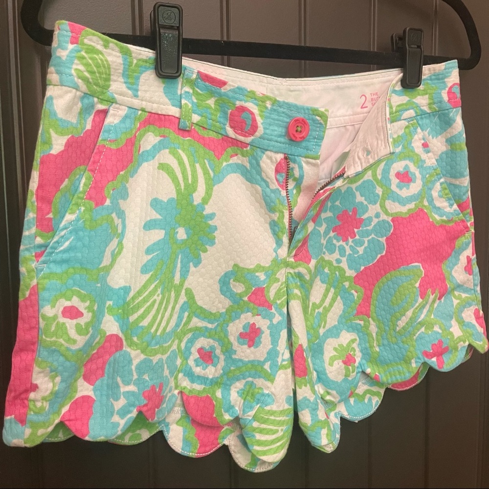 🎉HOST PICK🎉 Lilly Pulitzer scalloped buttercup shorts - Picture 4 of 14